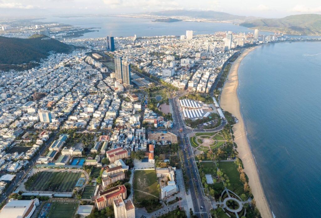 q1-tower-quy-nhon-thiet-ke-doc-dao-nhu-nhung-con-song-diu-em-ben-bo-dai-duong-xanh-tham-2